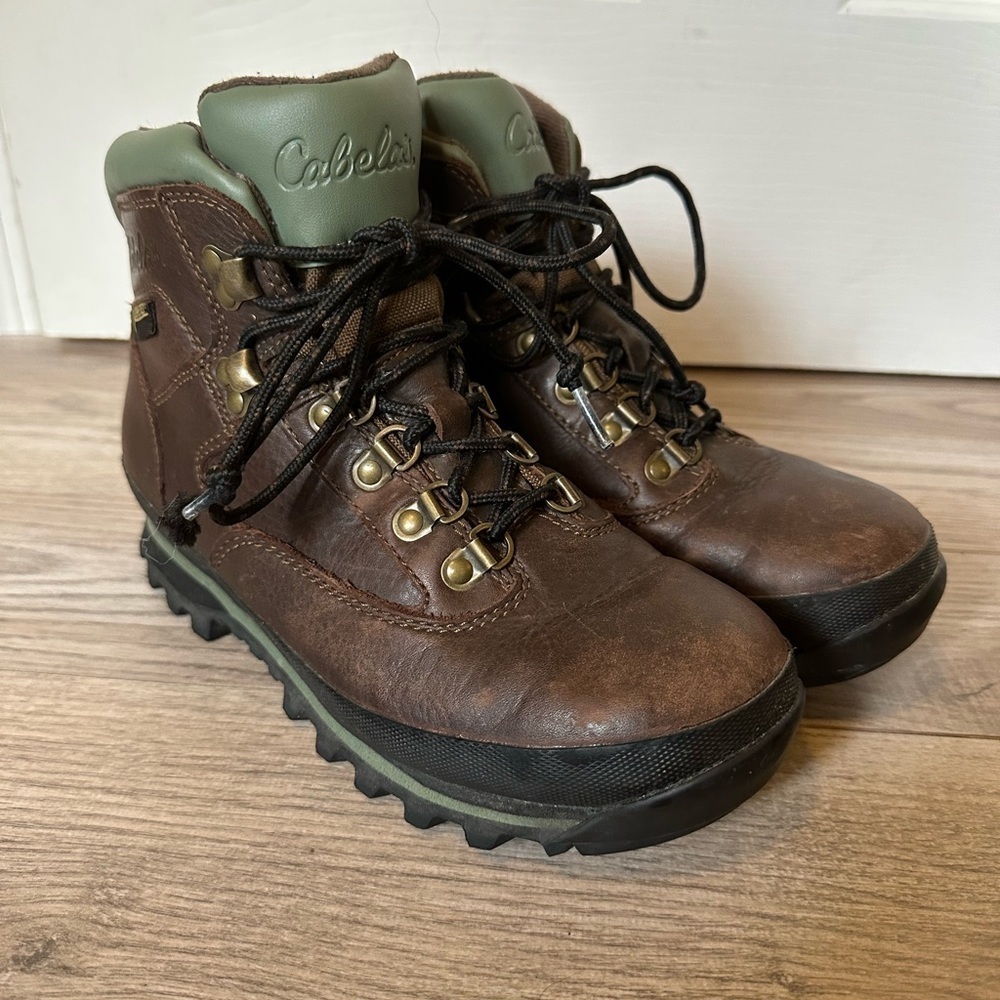 Cabela’s lace up boots